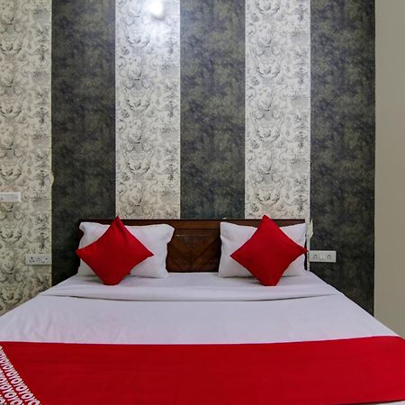 Hotel Yash House Нью-Дели Экстерьер фото