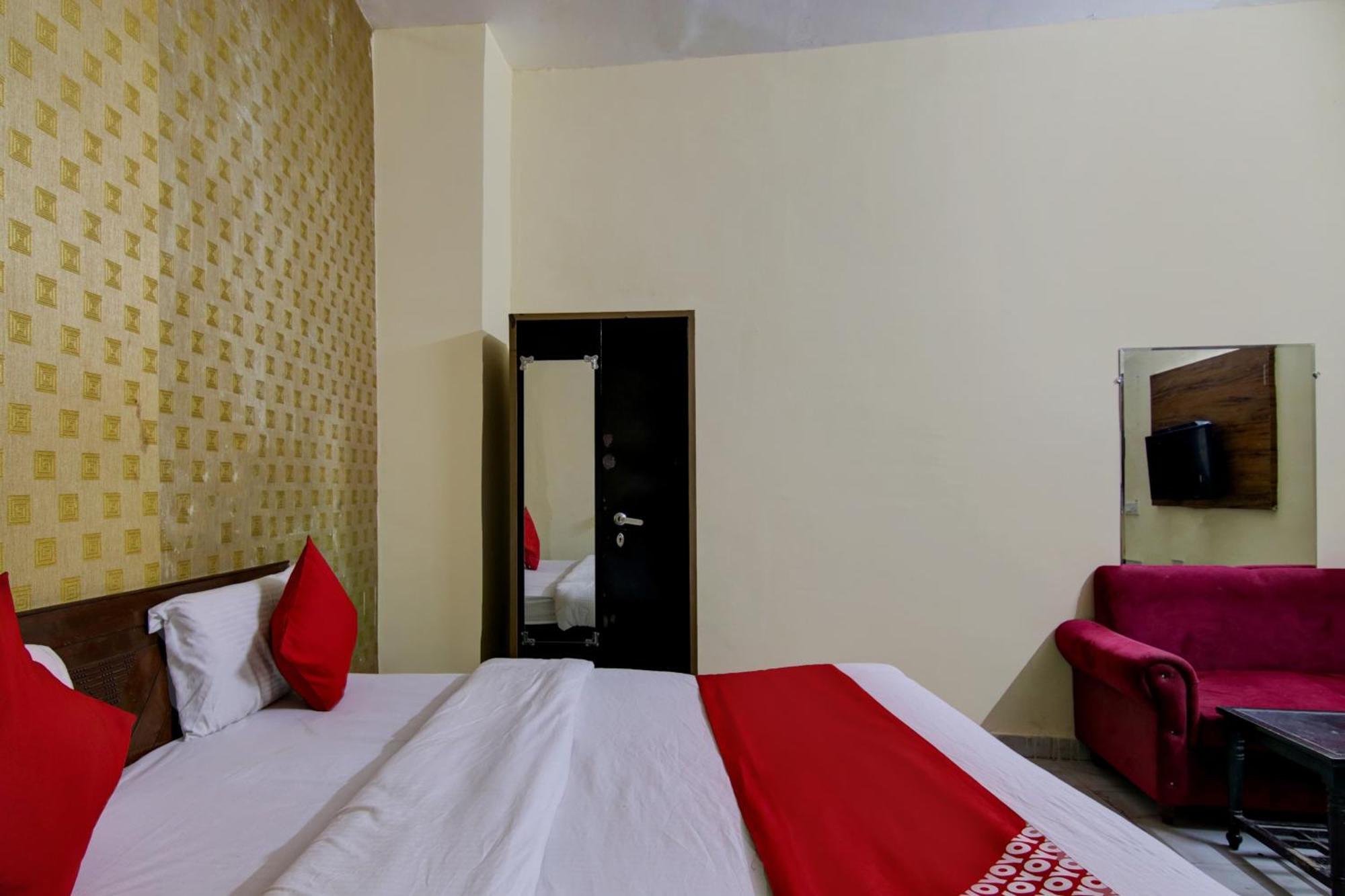 Hotel Yash House Нью-Дели Экстерьер фото