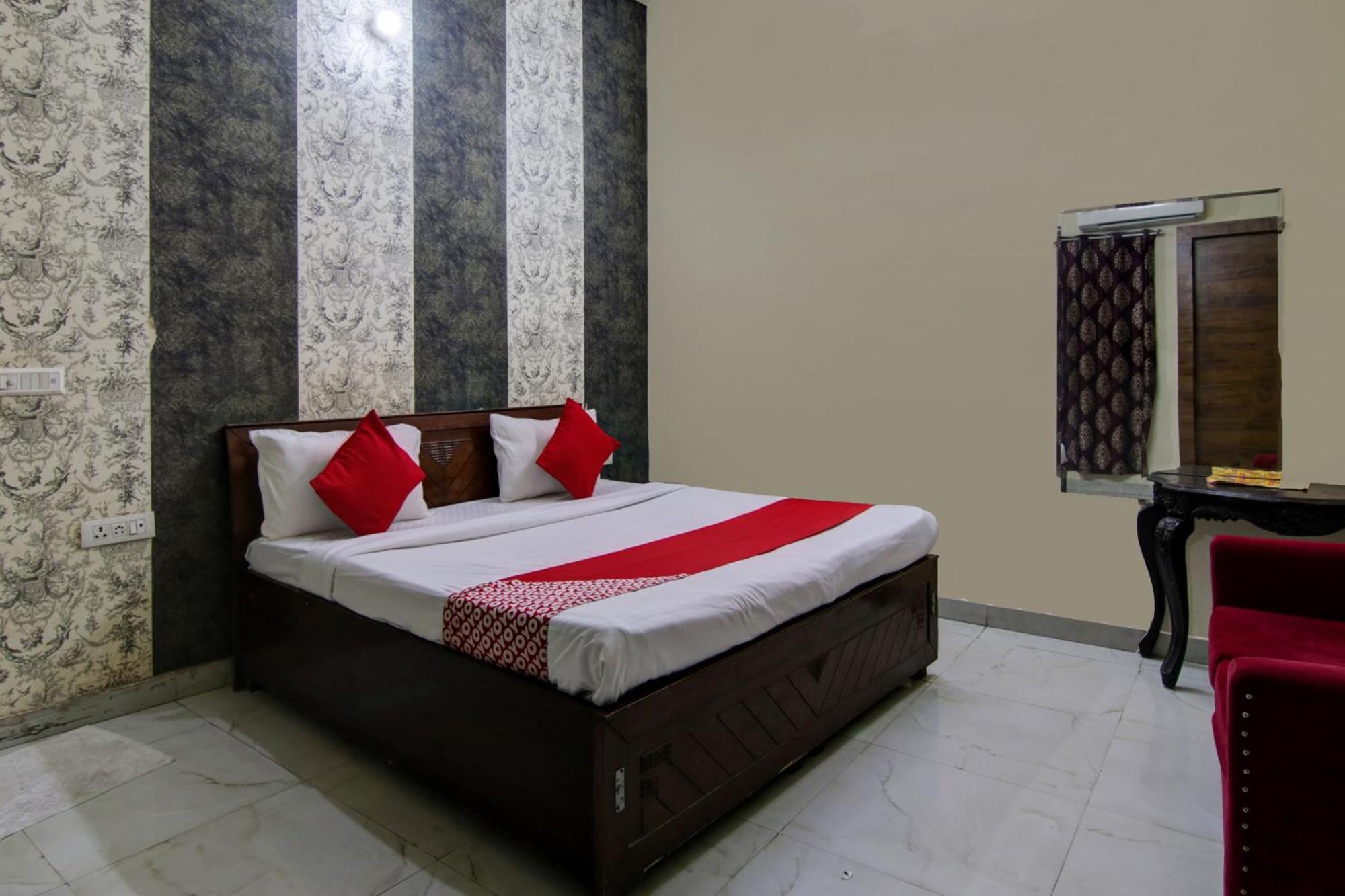 Hotel Yash House Нью-Дели Экстерьер фото