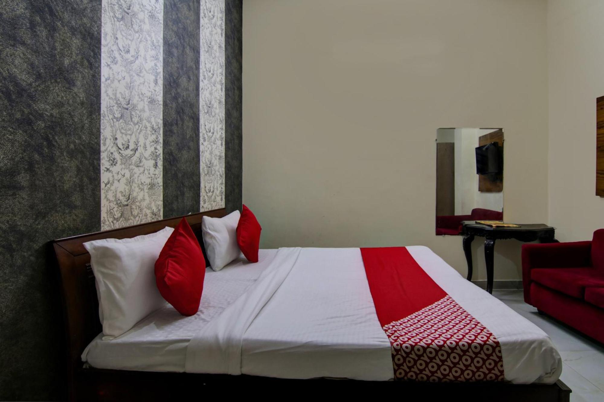 Hotel Yash House Нью-Дели Экстерьер фото