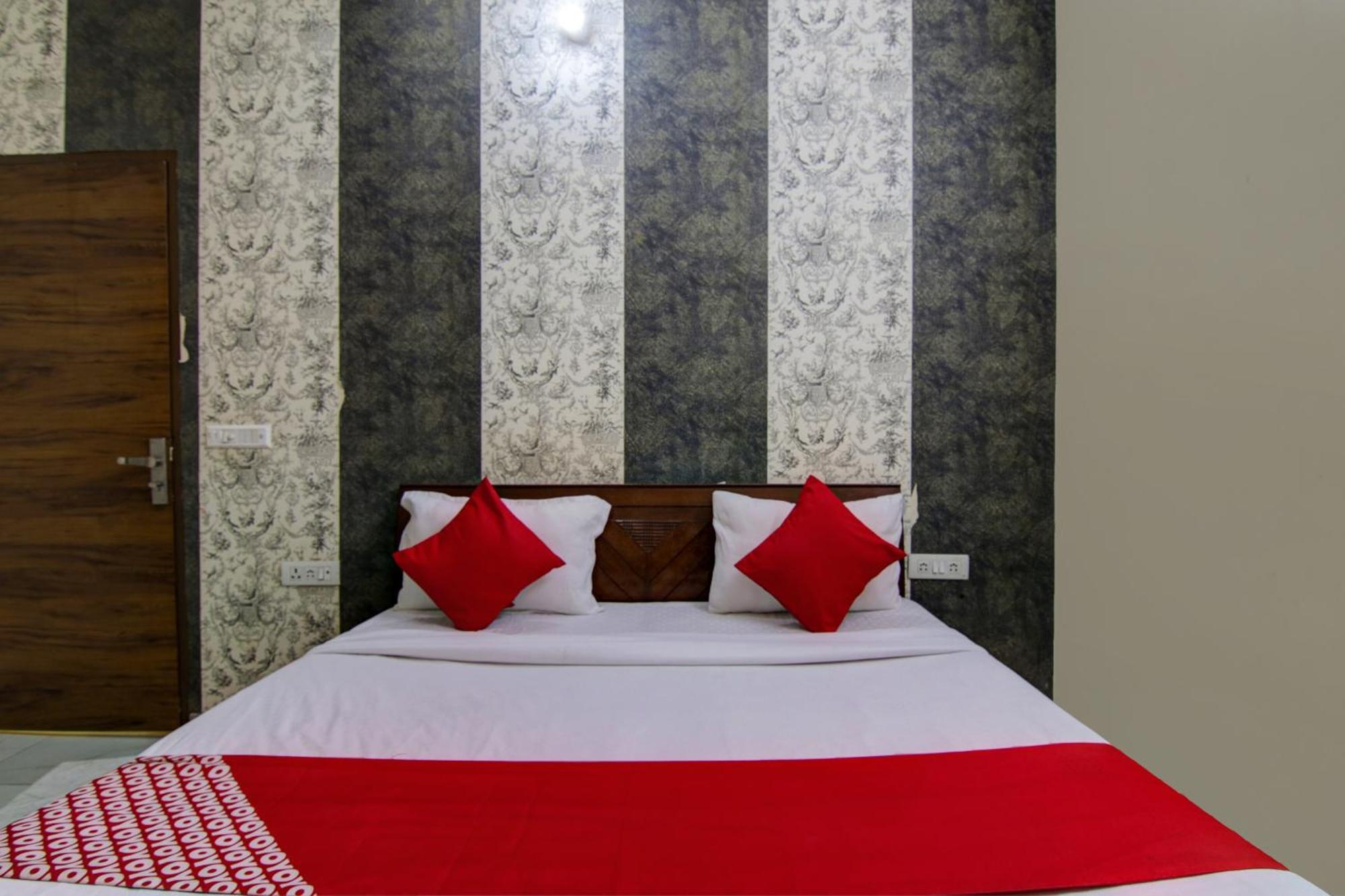 Hotel Yash House Нью-Дели Экстерьер фото