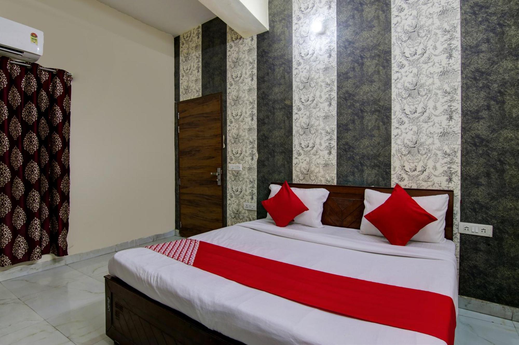 Hotel Yash House Нью-Дели Экстерьер фото