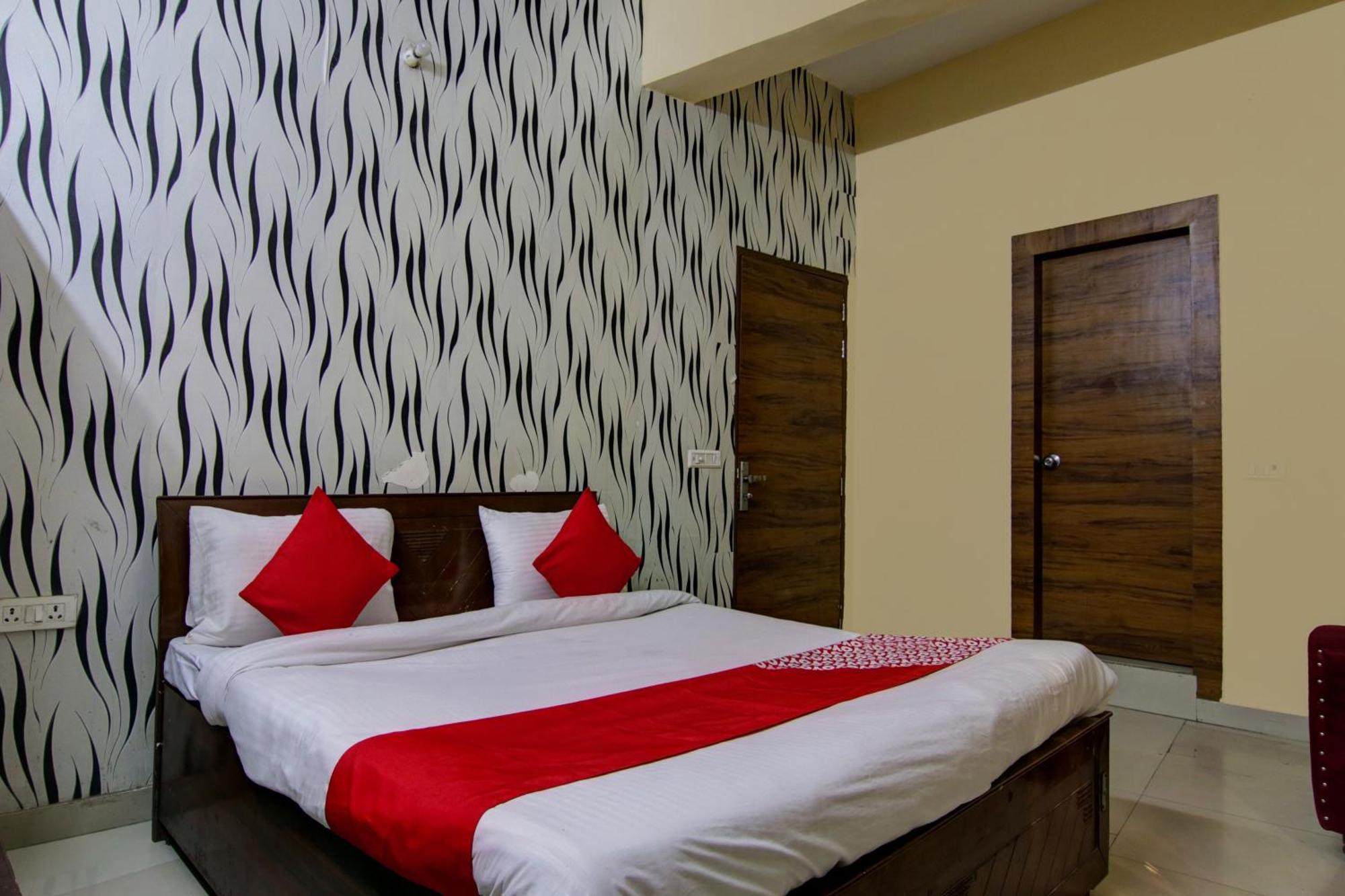 Hotel Yash House Нью-Дели Экстерьер фото