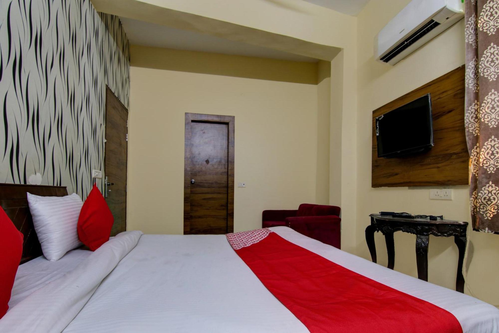 Hotel Yash House Нью-Дели Экстерьер фото