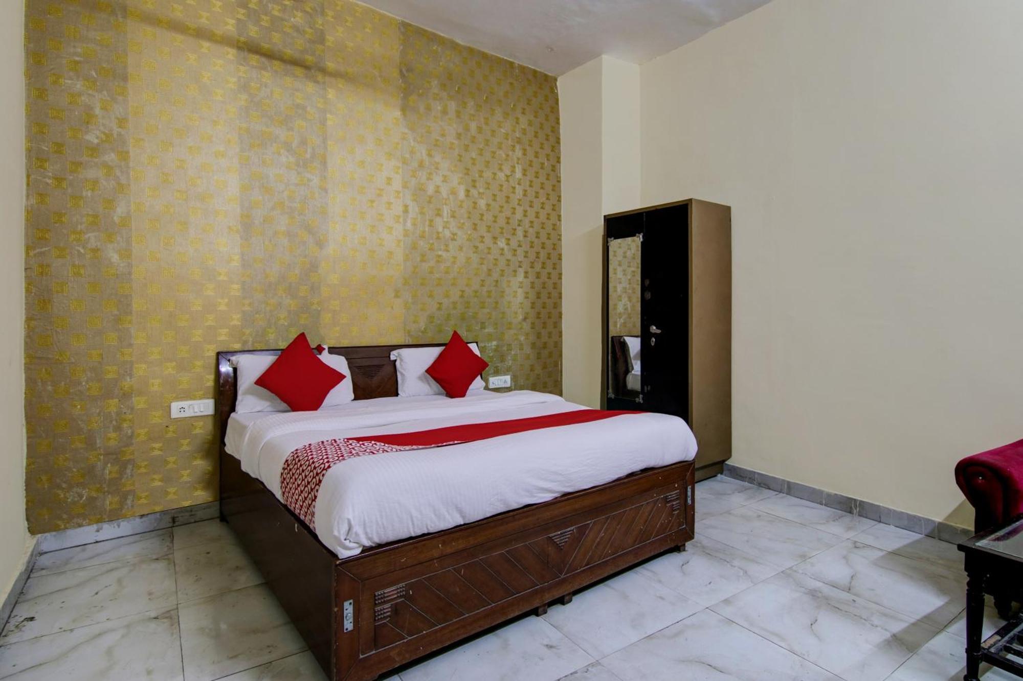 Hotel Yash House Нью-Дели Экстерьер фото