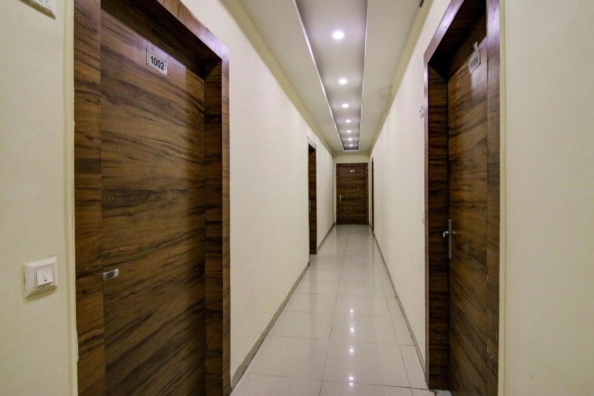 Hotel Yash House Нью-Дели Экстерьер фото