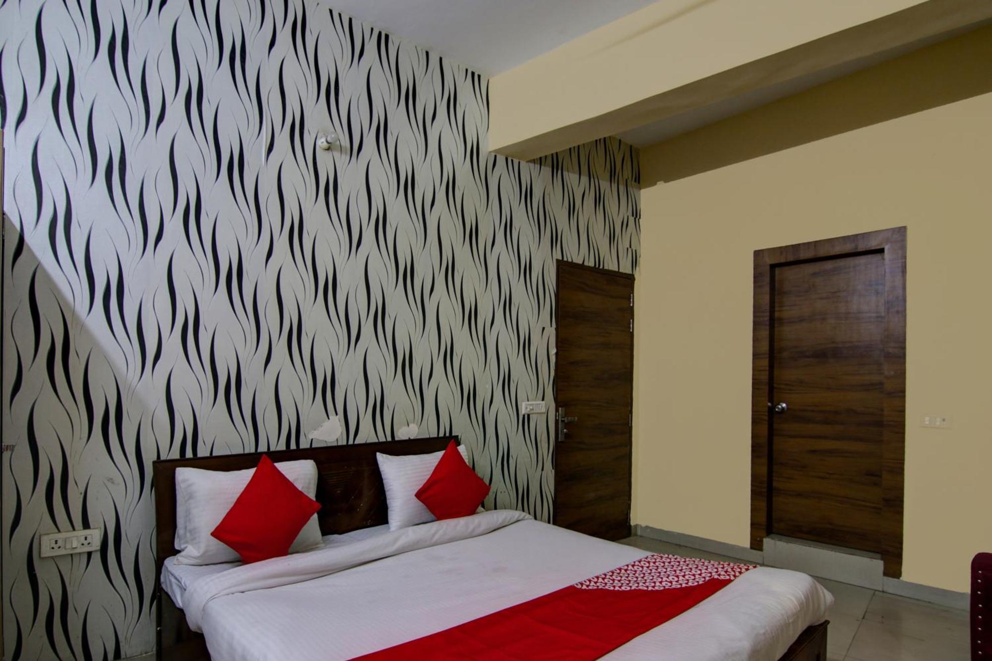 Hotel Yash House Нью-Дели Экстерьер фото